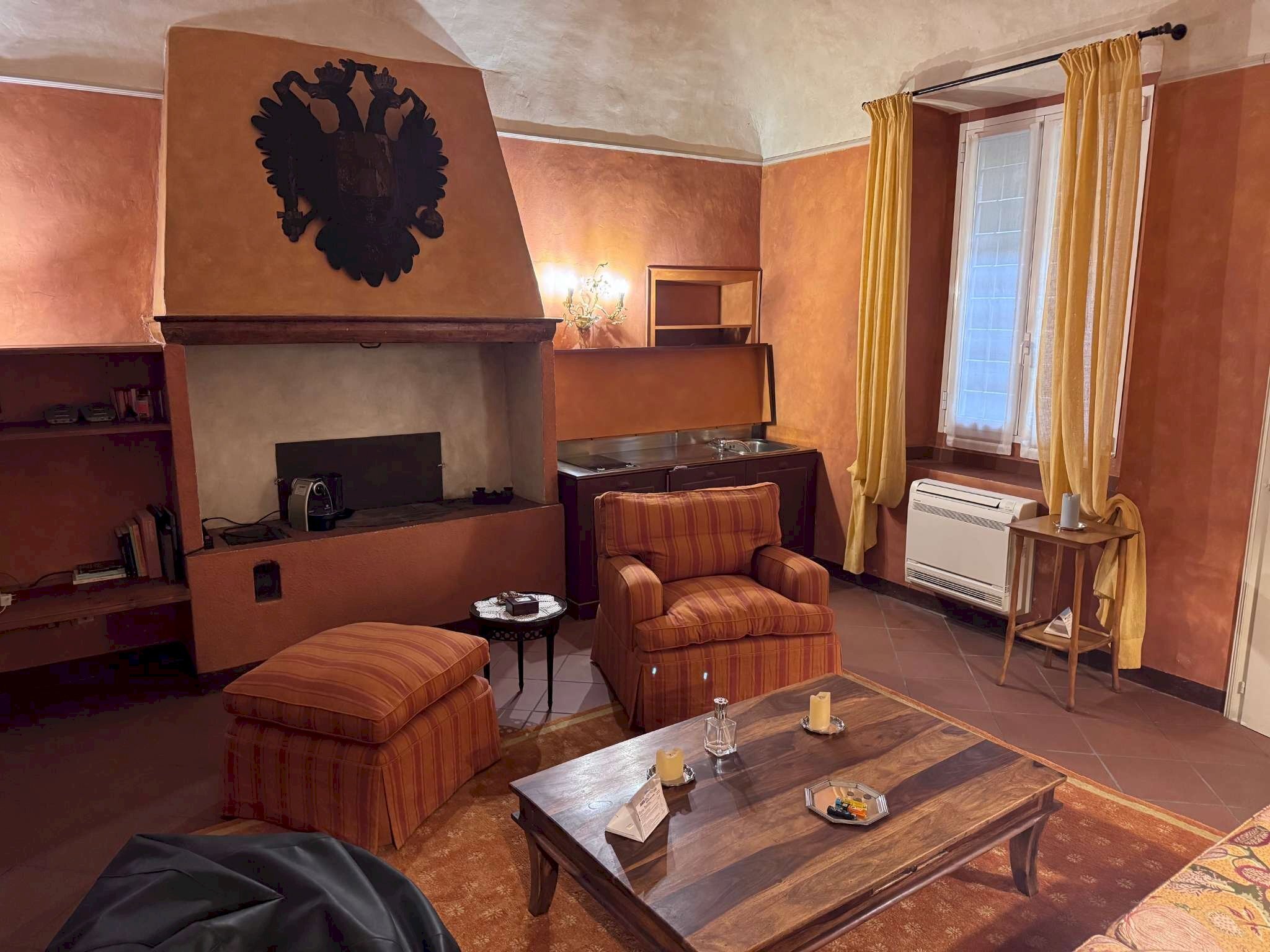 soggiorno - Bilocale via Santo Stefano, Bologna (zona Centro Storico) - foto 3