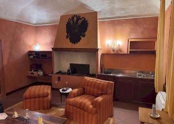 soggiorno - Bilocale via Santo Stefano, Bologna (zona Centro Storico) - foto 2