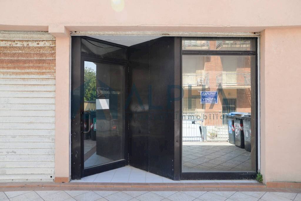 Ingresso - Negozio viale Comacchio, Rimini - foto 1