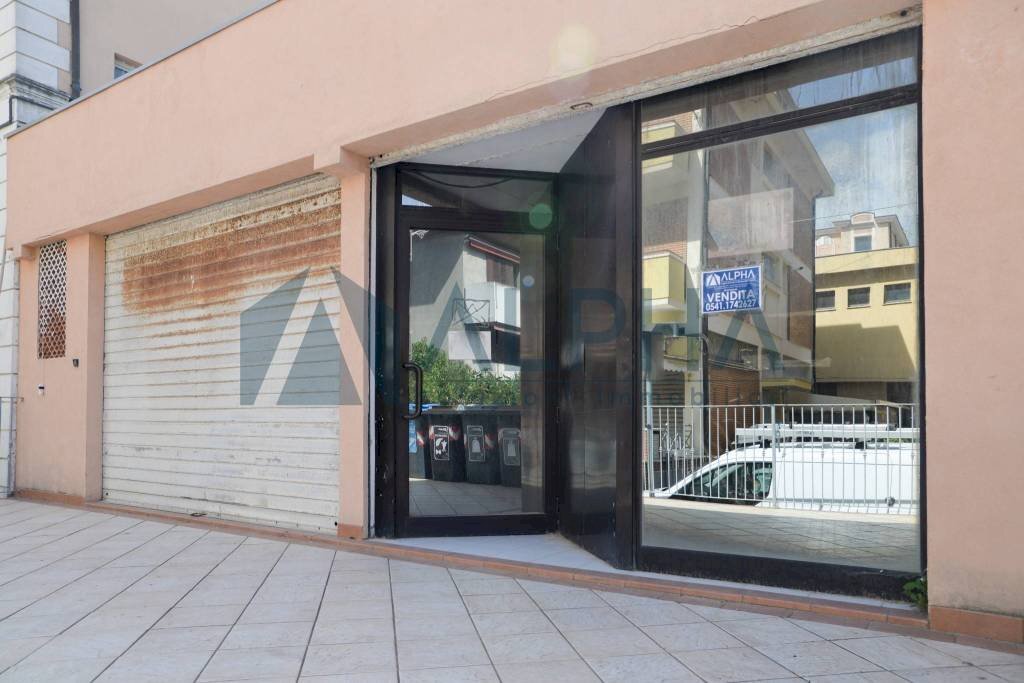 Facciata - Negozio viale Comacchio, Rimini - foto 2