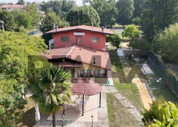Commercial Premises Via Rovasenda, 97
Brusnengo, Brusnengo - photo 1