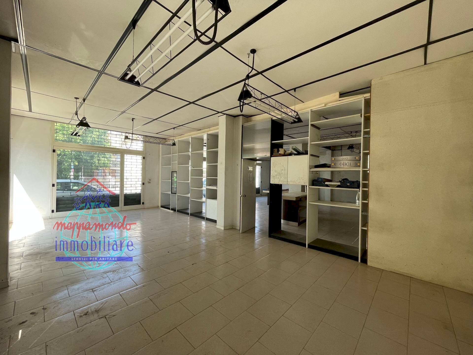 Foto 2 - Shop VIA CAPPUCCINI
46/A/B/C, Finale Emilia - photo 2