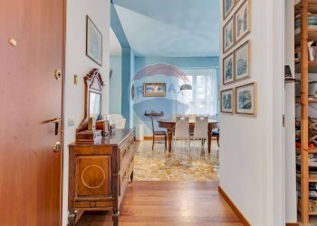 Hall / corridoio - Casa indipendente Via Cesare Battisti
 
9, Gerenzano - foto 16