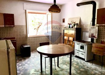 Sala da pranzo - Rustico Via  Provinciale della Rocca
 
73, Santa Maria Imbaro - foto 14