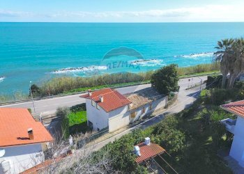 Vista dell\'acqua - Casa indipendente C.da Vallevò
 
177, Rocca San Giovanni - foto 1