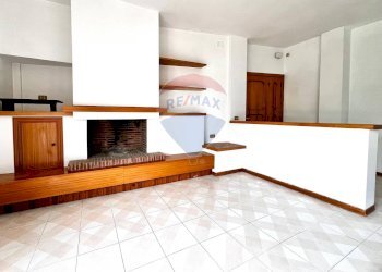 Soggiorno - Appartamento Via Roma
 
58, Colledimezzo - foto 2