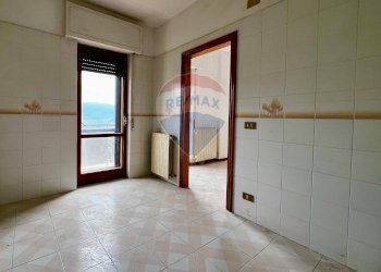 Stanza vuota - Appartamento Via Roma
 
58, Colledimezzo - foto 5