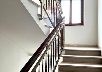 Scale - Appartamento Via Roma
 
58, Colledimezzo - foto 13