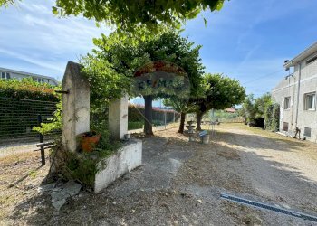 Giardino - Casa indipendente Via del Mare
 
24, Frisa - foto 1