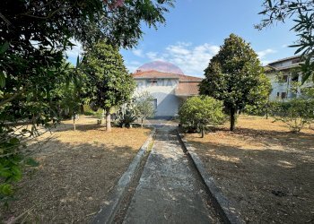 Giardino - Casa indipendente Via del Mare
 
24, Frisa - foto 4