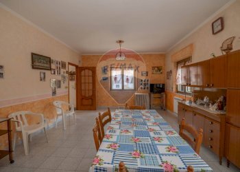 Sala da pranzo - Villa Via Toselli
 
50, Piazza Armerina - foto 4