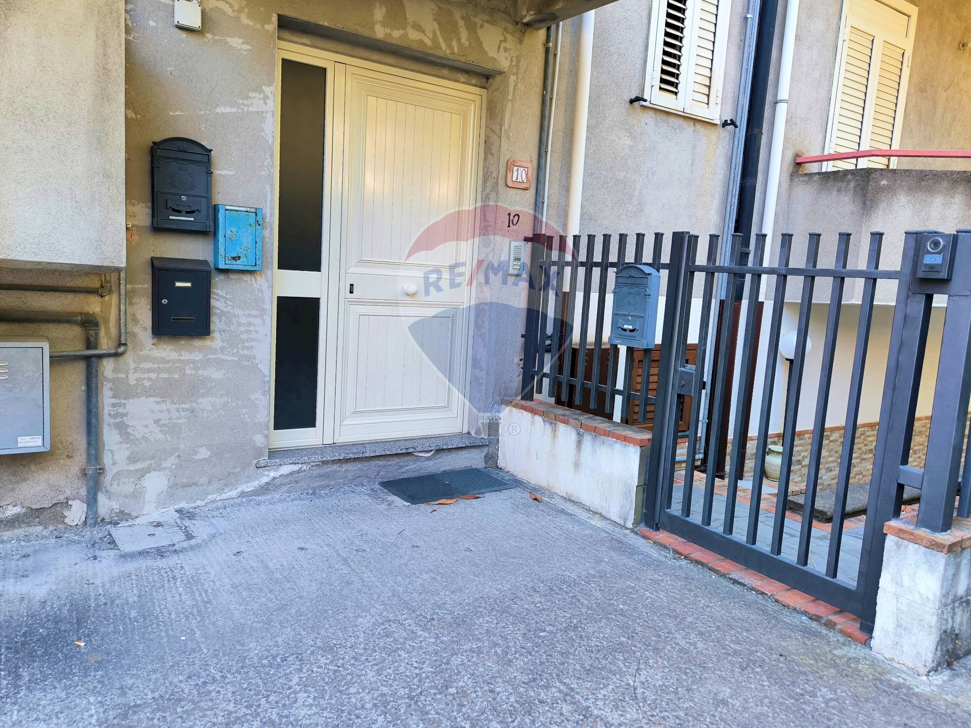 ingresso - Quadrilocale Via Sandro Pertini
 
10, Francavilla di Sicilia - foto 2