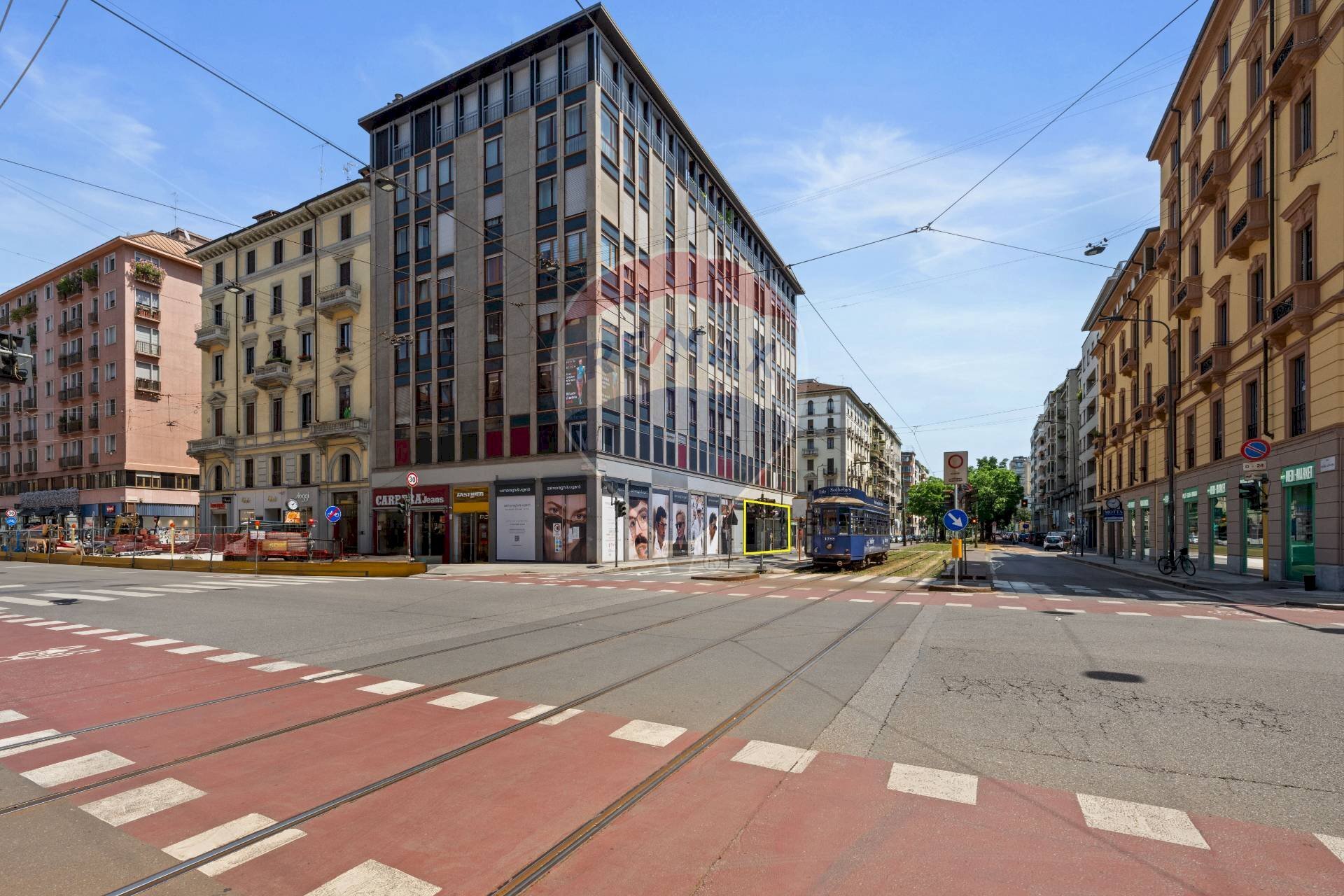 Edificio all\'aperto - Locale Commerciale Piazza Santa Francesca Romana
 
3, Milano - foto 1