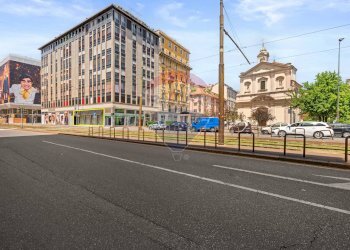 Edificio all\'aperto - Locale Commerciale Piazza Santa Francesca Romana
3, Milano - foto 2