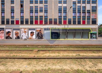 Edificio all\'aperto - Locale Commerciale Piazza Santa Francesca Romana
3, Milano - foto 3