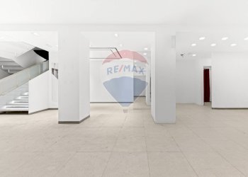 Stanza vuota - Locale Commerciale Piazza Santa Francesca Romana
3, Milano - foto 12