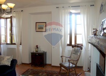 \nsoggiorno\n - Villa Poggio - Pornenzo
 
227, Montecalvo Versiggia - photo 10