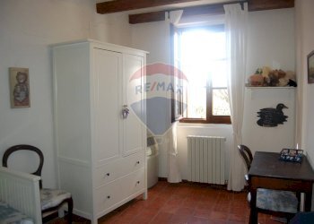 \ncamera da letto\n - Villa Poggio - Pornenzo
 
227, Montecalvo Versiggia - photo 12