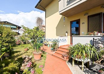 esterno - Villa Via Puliche
 
310, Massa - foto 1