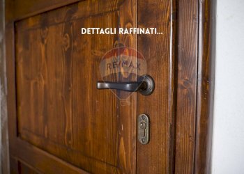 DETTAGLIO PORTA ENTRATA - Trilocale VIA IV NOVEMBRE
 
3, Roccastrada - foto 6