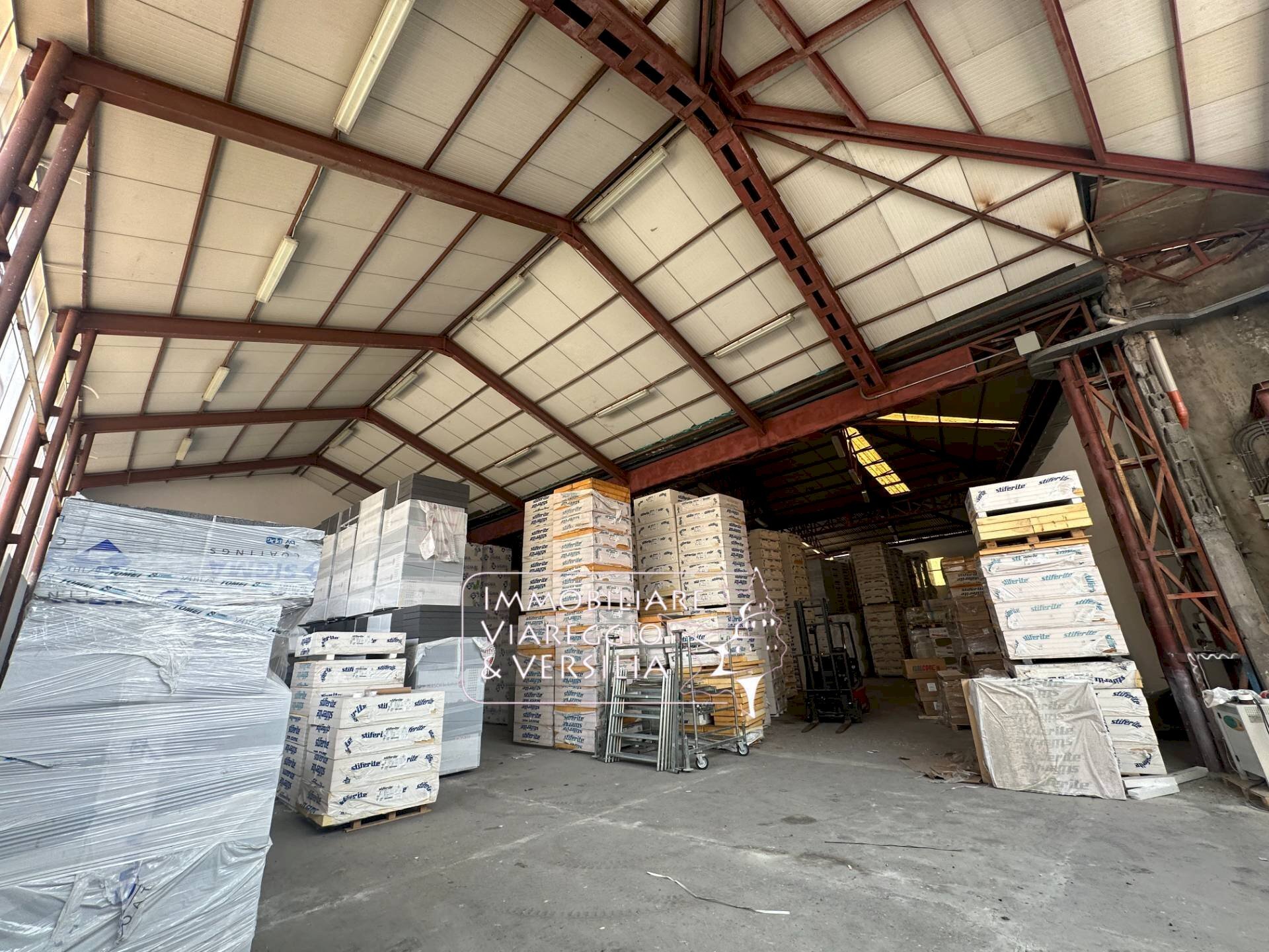 Foto 1 - Magazzino via Virgilio
 
200, Viareggio - foto 1