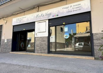 Facciata - Negozio via Principe di Napoli a Ponticelli, 74, Napoli - foto 1
