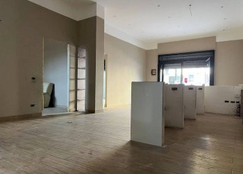 Stanza non arredata - Negozio via Principe di Napoli a Ponticelli, 74, Napoli - foto 6