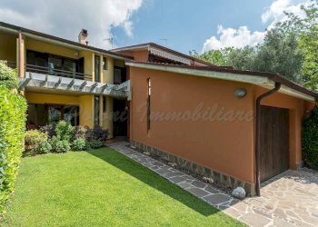 Facciata - Villa a Schiera viale Giulio Zavaritt, Gorle - foto 2