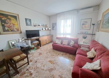 Salone - Quadrilocale viale della Repubblica, Prato - foto 1