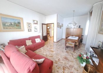 Salone - Quadrilocale viale della Repubblica, Prato - foto 4