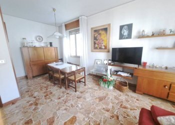 Salone - Quadrilocale viale della Repubblica, Prato - foto 5