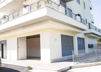 Facciata - Shop via Leonardo Mellano, Roma - photo 4