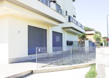 Facciata - Shop via Leonardo Mellano, Roma - photo 5