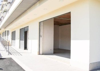 Facciata - Shop via Leonardo Mellano, Roma - photo 6