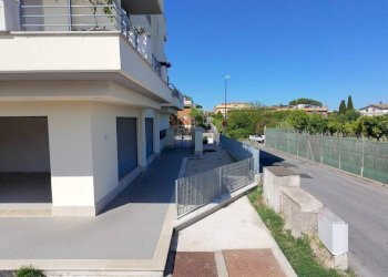 Facciata - Shop via Leonardo Mellano, Roma - photo 18