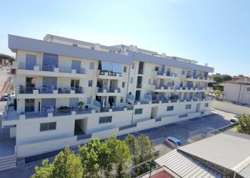 Facciata - Shop via Leonardo Mellano, Roma - photo 1