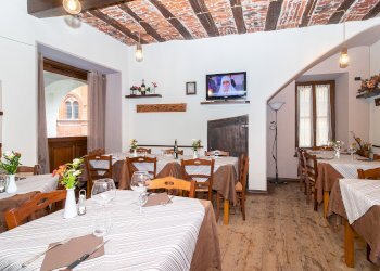 Commercial Premises Via Giolitti, 24, Dronero - photo 2