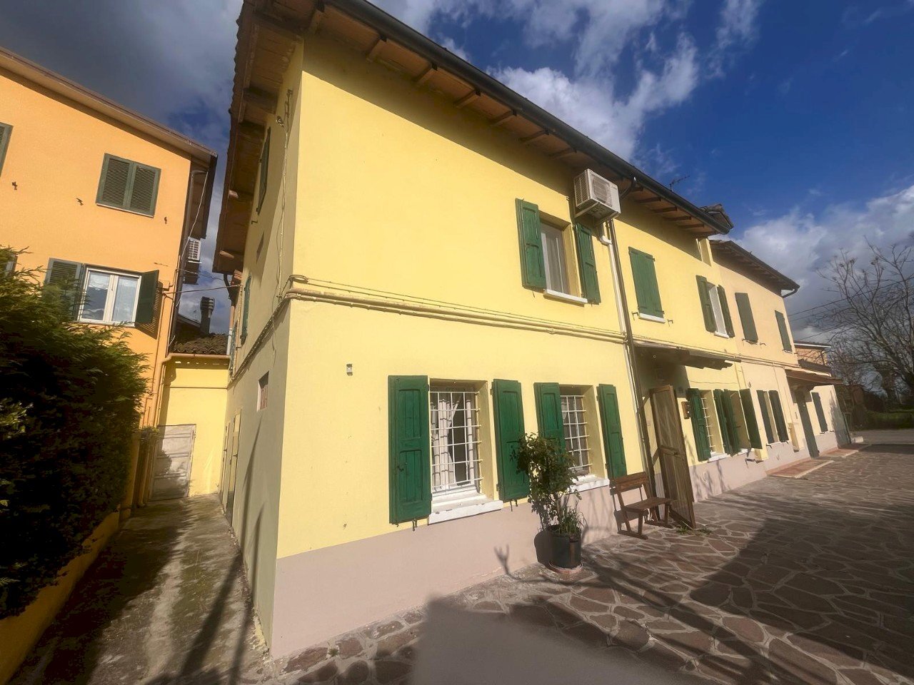 Portion of a house Modena - photo 2