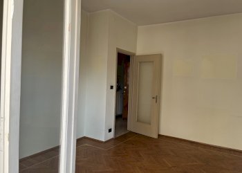 Appartamento Via Roberto d'Azeglio, 19, Busca - foto 3