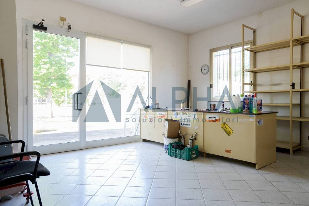 Interno non residenziale - Negozio via Roma, Savignano sul Rubicone - foto 1
