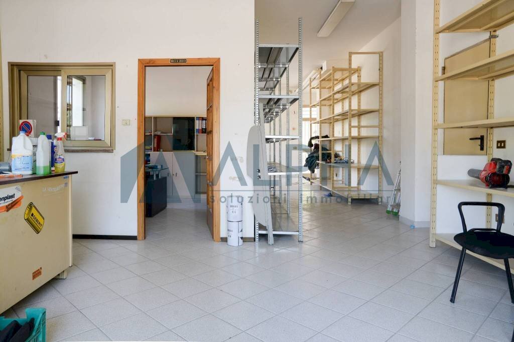 Interno non residenziale - Negozio via Roma, Savignano sul Rubicone - foto 3