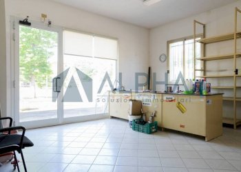 Interno non residenziale - Negozio via Roma, Savignano sul Rubicone - foto 1
