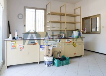 Interno non residenziale - Negozio via Roma, Savignano sul Rubicone - foto 2