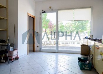Interno non residenziale - Negozio via Roma, Savignano sul Rubicone - foto 6