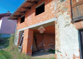 Semi-detached house Frazione capomosso, Valdilana - photo 32