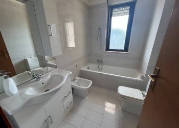 Bagno - Three-room apartment via Alfredo Violante, 3, Bari - photo 11