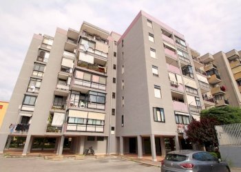 Facciata - Three-room apartment via Alfredo Violante, 3, Bari - photo 15