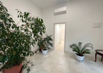 Interno palazzo - Negozio via Andrea Moretti, Bergamo - foto 1