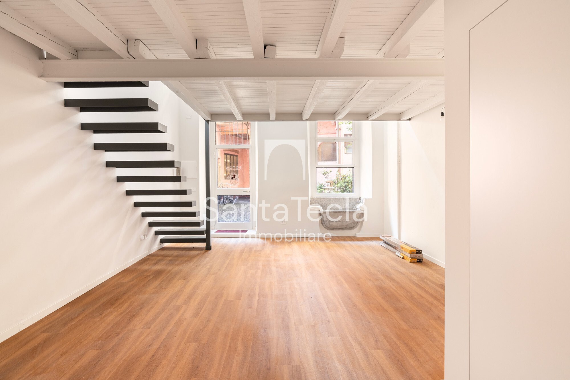 Shop Via Santa Marta, 21, Milano - photo 2