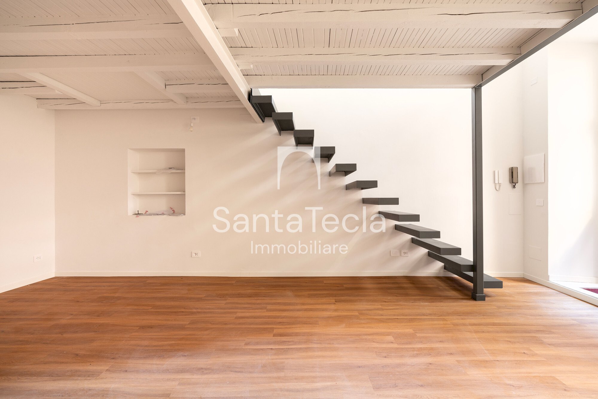 Shop Via Santa Marta, 21, Milano - photo 3